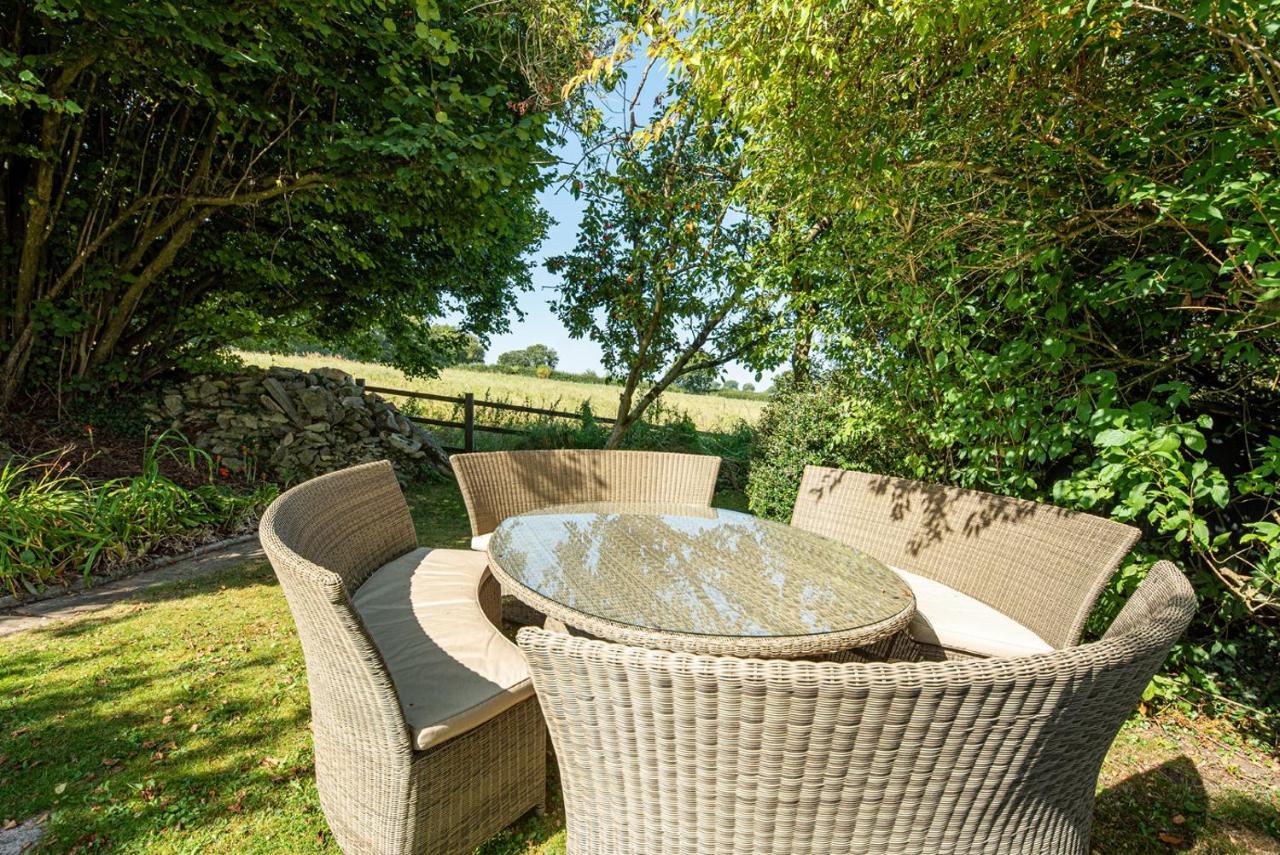 Wisteria View With Hottub & Cabin Sleeps 20 Chippenham  Exterior foto
