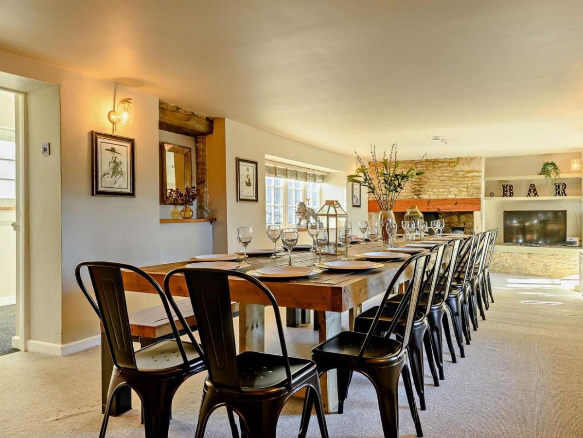 Wisteria View With Hottub & Cabin Sleeps 20 Chippenham  Exterior foto
